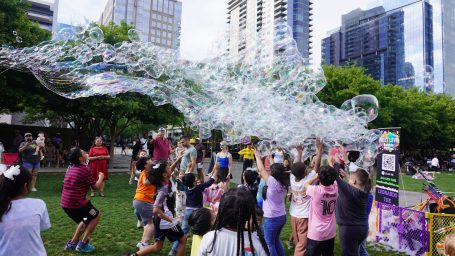 NEXT LEVEL BUBBLES OUTDOOR SHOW - NEXT LEVEL BUBBLES OUTDOOR SHOW - KLYDE WARREN PARK DALLAS, TX