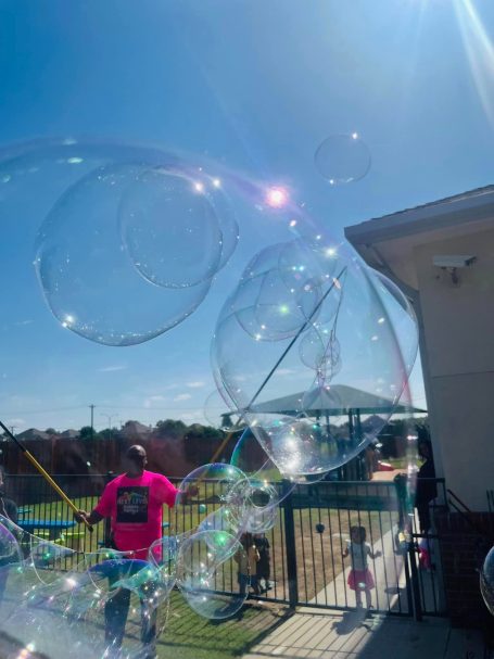 NEXT LEVEL BUBBLES OUTDOOR SHOW - NEXT LEVEL BUBBLES OUTDOOR SHOW -